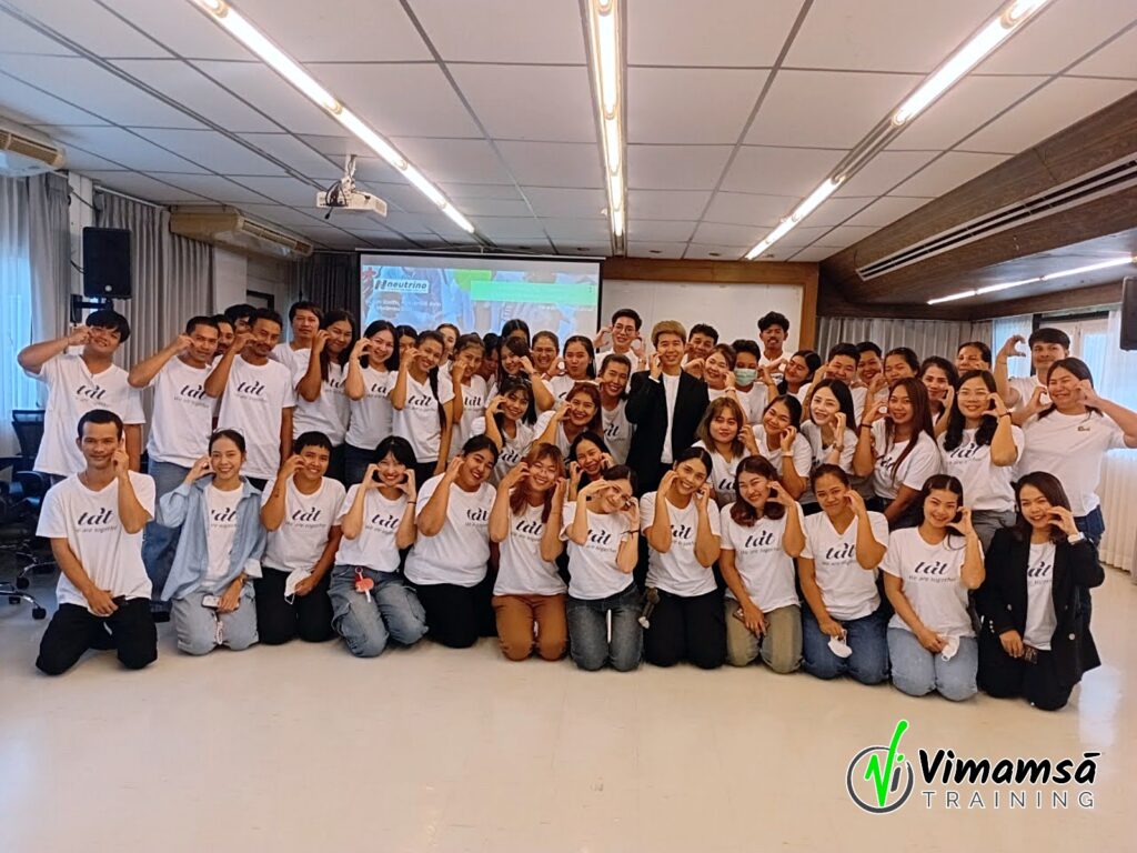 การทำงานเป็นทีม - นิวตริโน คอสเมโทโลจี